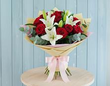 Букет цветов из:  Лилии и Розы в Заполярном Республики Коми
