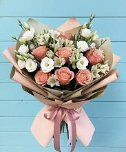 Букет цветов из:  Розы, Альстромерии и Лизиантусы в Заполярном Республики Коми