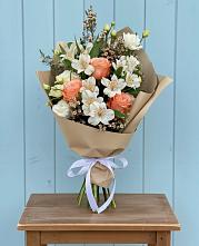 Букет цветов из:  Альстромерии, Лизиантусы, Розы и Хризантемы #REPLACE_PRED# Заполярном Республики Коми