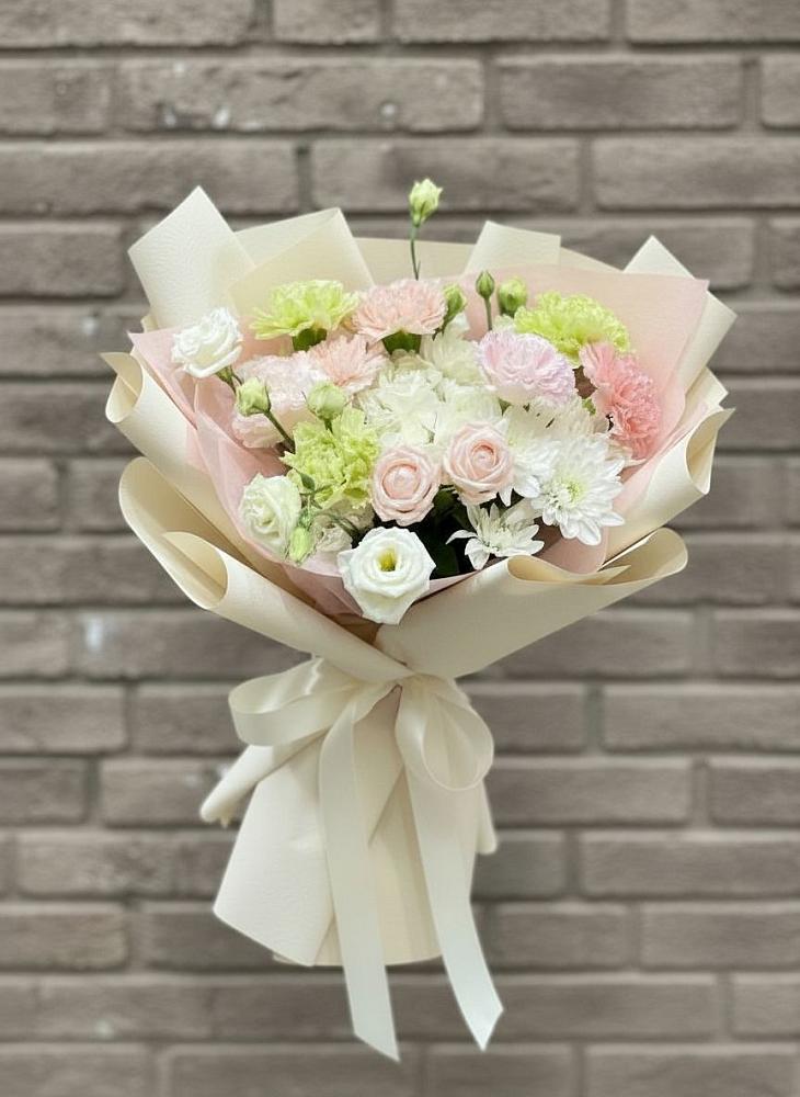 Букет цветов из: Гвоздики, Розы, Лизиантусы и Хризантемы в Заполярном Республики Коми