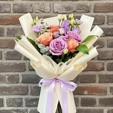 Букет цветов из:  Лизиантусы и Розы в Заполярном Республики Коми