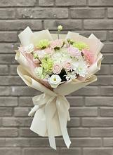 Букет цветов из:  Гвоздики, Розы, Лизиантусы и Хризантемы в Заполярном Республики Коми