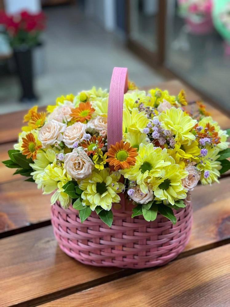 Цветочная композиция из Хризантемы и Розы в корзине в Заполярном Республики Коми