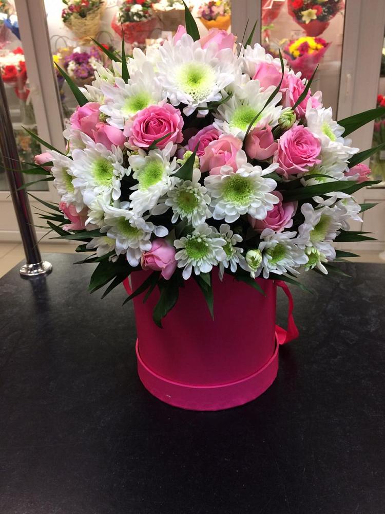 Цветочная композиция из Розы и Хризантемы в шляпной коробке в Заполярном Республики Коми