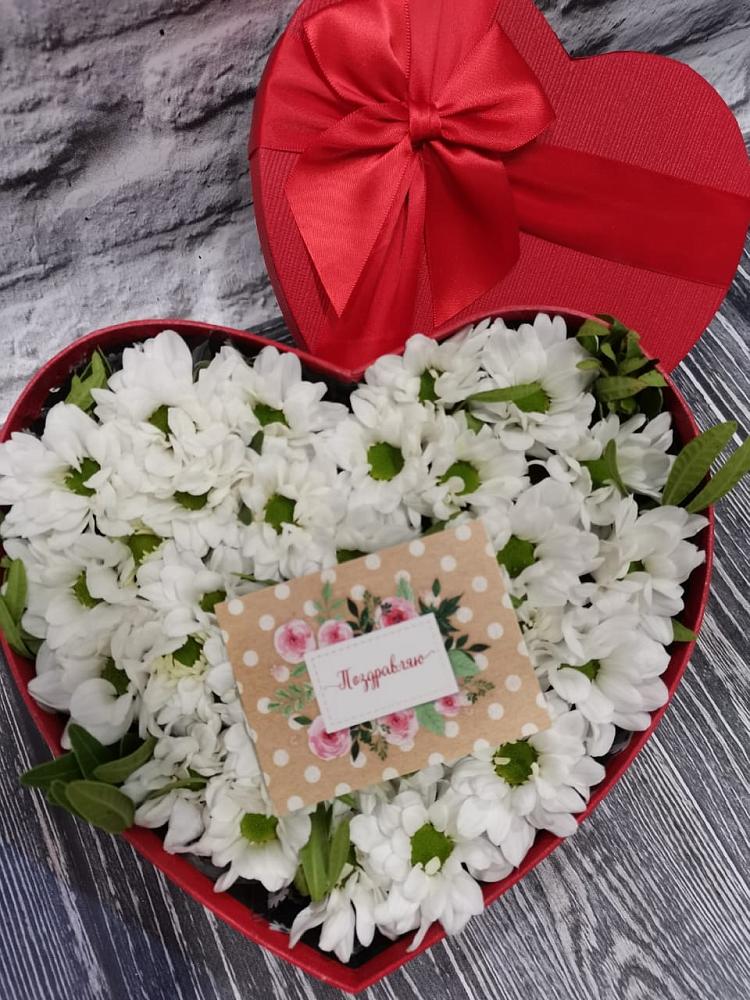 Цветочная композиция из Хризантемы в виде сердца в Заполярном Республики Коми