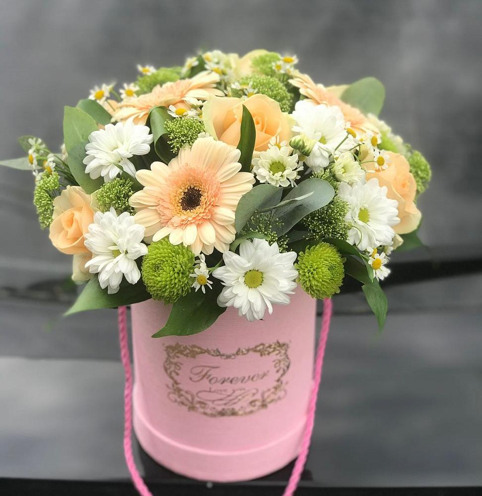 Цветочная композиция из Розы, Герберы и Хризантемы в шляпной коробке в Заполярном Республики Коми