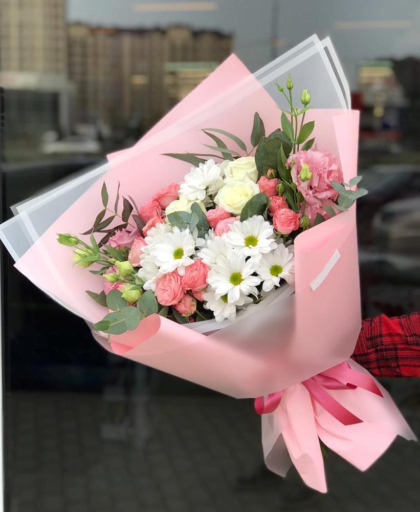 Букет нежный в Заполярном Республики Коми Букет цветов из: Розы, Лизиантусы и Хризантемы в Заполярном Республики Коми