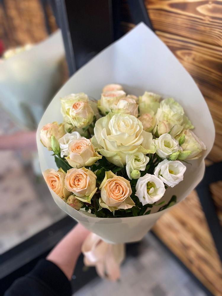 Букет цветов из: Розы и Лизиантусы в Заполярном Республики Коми